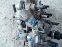 5010525808 кран 4х контурний рено