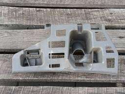 5J0807056A Кронштейн форсунки омивача правий Skoda Fabia / Roomster 5J Lift AW01650