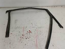 8R0839440G Ущільнювач скла дверки задньої правої Audi Q5 8R AW01631