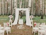 Аренда белых свадебных стульев на свадьбу Киев: деревянных