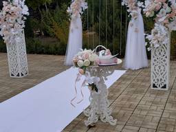 Оформлення фону молодих, декор на весілля