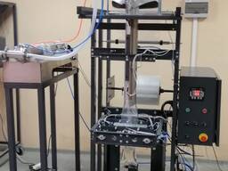 Автомат для упаковки жидких продуктов.