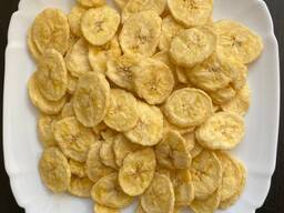 Банановые жареные чипсы собственного производства