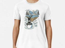 Белая мужская футболка с принтом. кофейная горная река