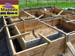 Бетонування стрічкового фундаменту.