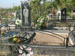 Бетонные площадки на кладбище