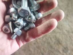 Болты с внутренным шестигранником М8- 10;12. -300кг.