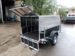 Бортовий причіп з алюмінієвим кунгом.