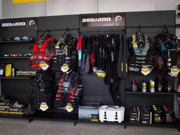 Брендовые стеллажи