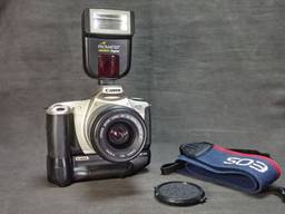 Canon EOS 300 Батарейная ручка Canon BP-200 Canon EF 35-80/4-5.6 Ф52mm вспышка Вживане