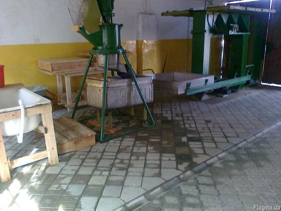 Цех пол віджиму яблочного соку