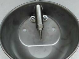 Чашечные поилки для поросят