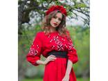 Червона сукня вишиванка в українському стилі