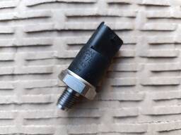Датчик давления в топливной рампе BMW E39, E38, E46 3.0d M57 0281002475