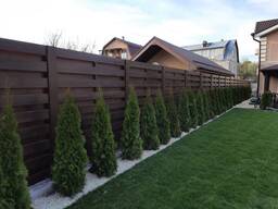 Дерев'яний забор. Дерев'яний паркан. Паркан. Огорожа. Забор. Ограждени