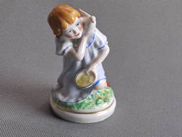 Девочка и голубь статуэтка фигурка фарфор СССР БУ дівчина годує голуба скол