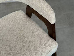 Дизайнерский мягкий стул "Тренк" из массива дерева ясень и трендовой оббивкой