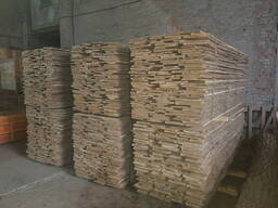 Доску необрезную дубовую