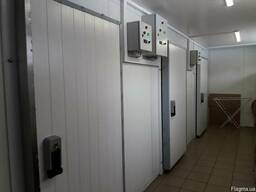 Двери для холодильных камер из сендвич панелей.