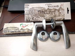 Дверная фурнитура