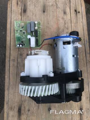 Двигатель постоянного тока с редуктором и платой управления от электромясорубки Zelmer