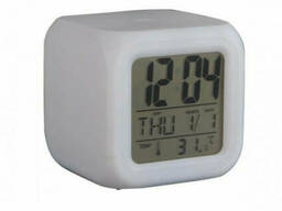Электронные настольные часы с термометром