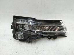 Фонарь указателя поворота зеркала наружного правого Audi E-tron 4KL949102