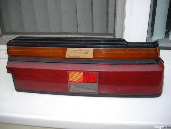 Фонарь задний правый Nissan Sentra купе (1984-1987)