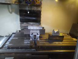 Фрезерный обрабатывающий центр с ЧПУ Haas VF5, Micron VCE1250W 1999г