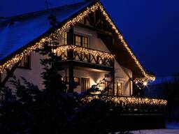 Прикрасити будинок гірляндами, казкова новорічна ілюмінація