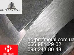 Продается гладкий оцинкованный лист толщиной 0,25 мм с плоской поверхностью.