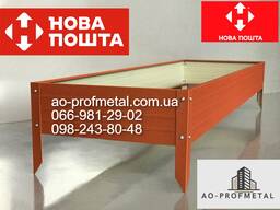 Грядка матовая терракотового цвета.