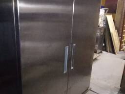 Холодильній шкаф с глухой дверью