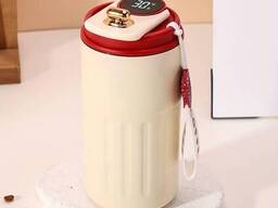 Изолированная кофейная кружка с дисплеем температуры Красная крышка