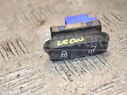 Кнопка центрального замка Seat Leon 2006-2013 5P0962125A 387984