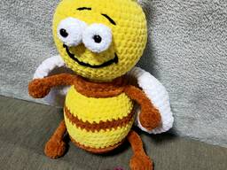 Іграшка мяка вязана комаха бджола плюшева ручна робота