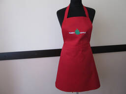 Красный фартук для сферы обслуживания