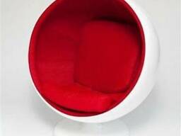 Кресло выполнено в виде большой чаши с мягкой вкладкой внутр