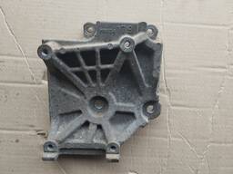 Кронштейн компрессора кондиционера двигателя 4G63. MN134179. Mitsubishi Lancer, Outlander,