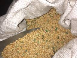 Крупы пшеничные , ячневые , гороховые , кукурузные .