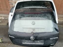 Кришка багажника зі склом універсал Skoda Octavia (A7) 2013-2020 5E9827173