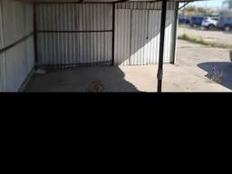 Крите паркомісце на стоянці.