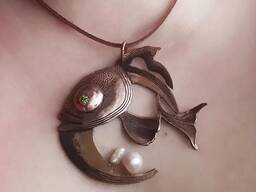 Кулон в виде рыбки