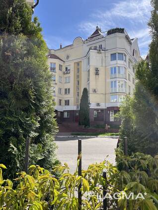 Київ, Оболонь, продаж приміщення, 1 поверх. Під офіс, клініку, салон, шоу-рум.