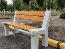 Лавка зі спинкою