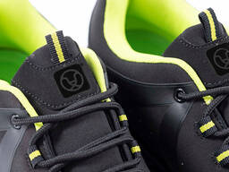 Легкі кросівки чорного кольору з жовтим оздобленням, арт.90980