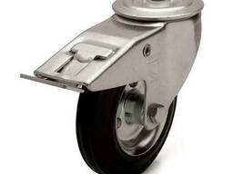 Литое колесо из черной резины 125 мм поворотное с отверстием под болт и тормозом, 1090125