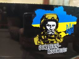Наклейка на стекло авто