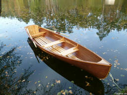 Деревянная лодка премиум класса.