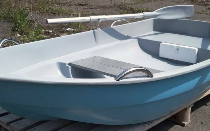 Стеклопластиковая лодка для рыбалки: особенности и преимущества